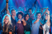 侧耳倾听后海的酒吧街