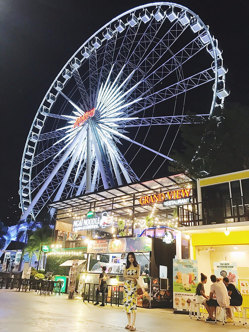 曼谷夜市摩天轮上次来过一次这个夜市,但是因为时间很赶没有坐到