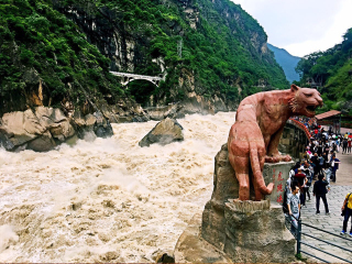 2021年云南香格里拉旅游團(tuán)報(bào)價(jià)_特價(jià)云南香格里拉游_云南香格里拉旅游多少錢一個(gè)人
