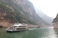 坐船游览小三峡