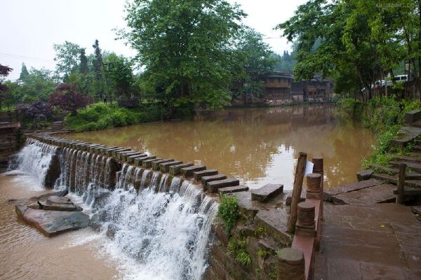 雅安哪有好玩的地方_雅安哪比较好玩_雅安旅