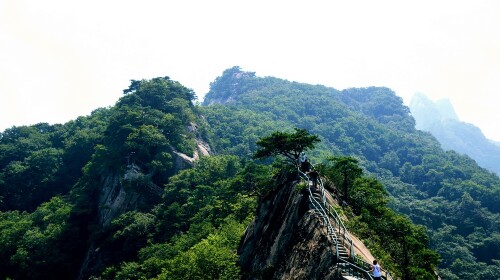 丹东-凤凰山旅游巴士1日游集雄,险,幽,奇,秀于一身