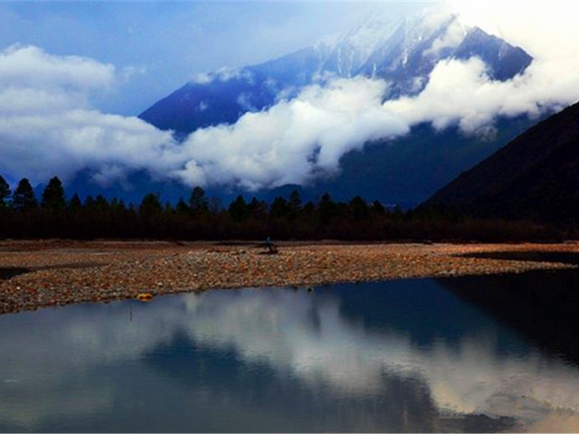 嘎朗王宫遗址在西藏自治区林芝地区波密县城西南,距县城15公里左右