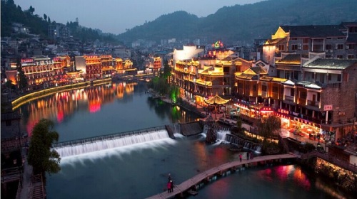 张家界-天门山-凤凰古城汽车3日游 荆州直通张