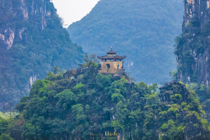 爬电视塔山的老外比中国人多多了,不知道他们从哪里找到电视塔山的
