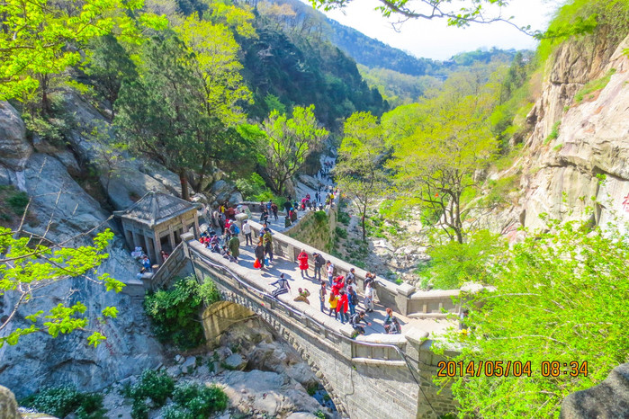 翻越泰山十八盘,就到了泰山山南天门,从十八盘到南天门大概徒步1h30