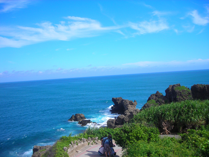 垦丁位于恒春半岛,西邻台湾海峡,与福建相望,南