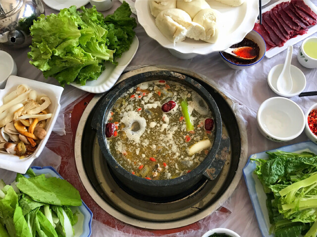 鲁朗石锅鸡