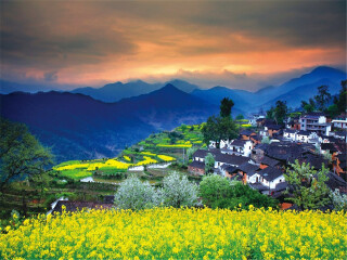 廬山旅游跟團(tuán)需多少錢_廬山旅游費(fèi)用多少_以往國慶廬山游價格