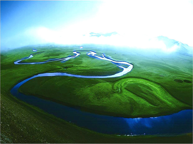 莫日格勒河是陈巴尔虎旗一条曲折蜿蜒的河流,它如同草原上一条缎带