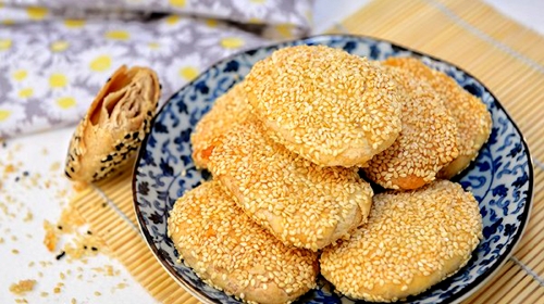 鸭油葱香烧饼(长方形是咸的,圆形是甜的)