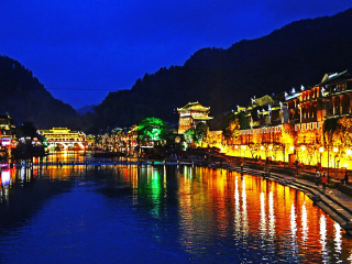 张家界游旅行网_去张家界旅游报价_至张家界跟团游