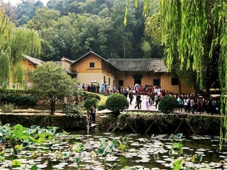 湖南鳳凰古城旅游路線_湖南鳳凰古城游跟團多少錢2021_湖南鳳凰古城旅游需要多少錢