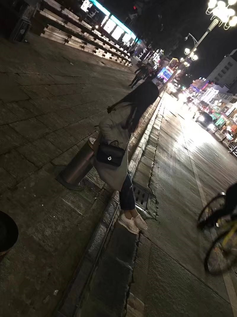 就打算回酒店在大厅等,晚上发生了内部矛盾 鬼知道我当天晚上几点睡觉