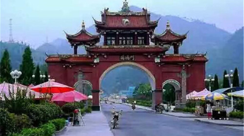  赤水大瀑布-竹海-四洞沟-茅台镇汽车3日游>游神秘丹霞地貌,赏竹海