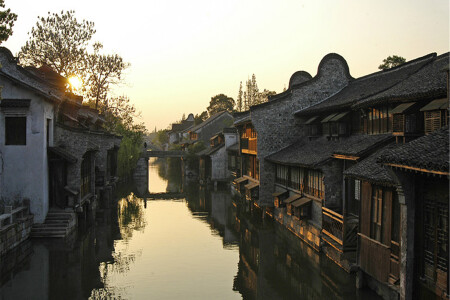 <华东5市-乌镇-杭州6日游>乌镇赏夜景，苏州园林，船游太湖/京杭大运河，明星导游语音伴你游西湖（当地游）