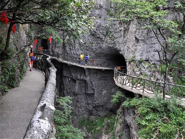  张家界-袁家界-天子山-天门山国家森林公园汽车3日游