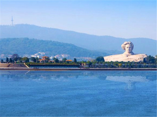 張家界旅游需要多少錢_10月張家界的旅游路線_張家界組團(tuán)旅游