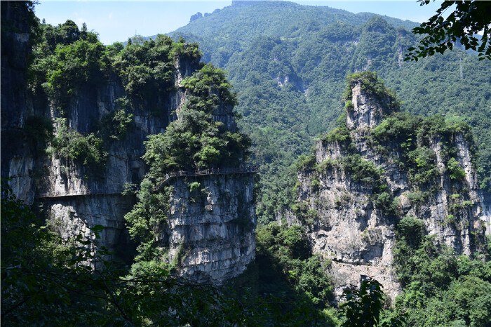 清江方山风景区,屹于武陵山脉之东,清江中下游,地处土家发源地—湖北