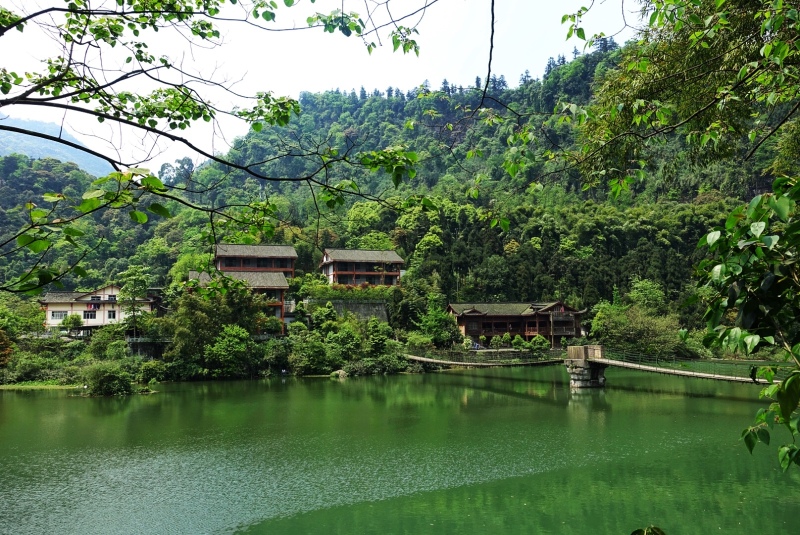 【首发】春来徒步峨眉山,有你未曾到过的古寺和听过的
