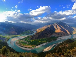云南香格里拉特價旅游團報價_2021去云南香格里拉跟團多少錢_云南香格里拉游8月份報價