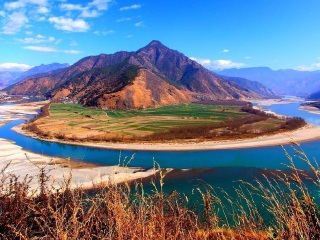 云南香格里拉特價旅游團報價_2021去云南香格里拉跟團多少錢_云南香格里拉游8月份報價