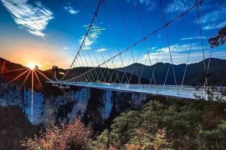 长沙-宝峰湖-大峡谷-玻璃桥-天门山玻璃栈道-凤凰古城4日游漫步