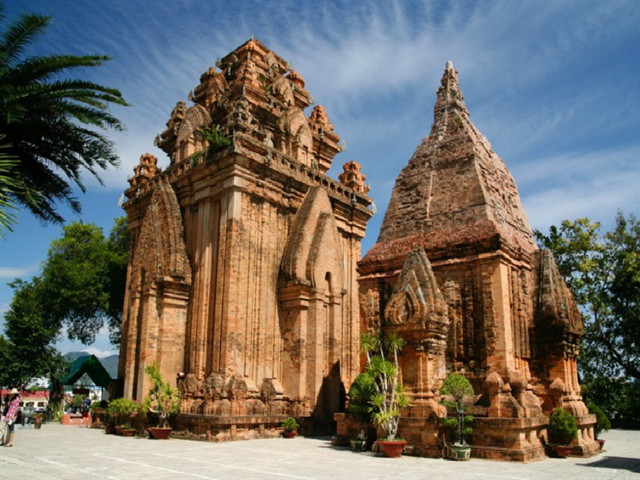 【天依女神庙(ponagar chamtowers(约40分钟,当地人又称此庙为婆