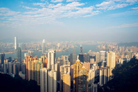 <港澳4日游>港珠澳大桥，深圳往返，全天畅游香港迪士尼，太平山顶，1天自由活动，澳门景点观光，威尼斯人度假村，大三巴牌坊