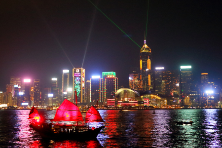 <港澳3日游>金巴穿越港珠澳大桥，纯玩0购物，天星小轮穿越维港，幻彩咏香江，畅游香港迪士尼全天，市区高档酒店可拼住，享澳门特色餐（当地参团）