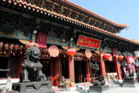<香港1日游>黄大仙许愿祈福，天星小轮穿越维港，太平山顶狮子亭，浅水湾，景点一次玩遍，港人餐厅用餐（当地参团）