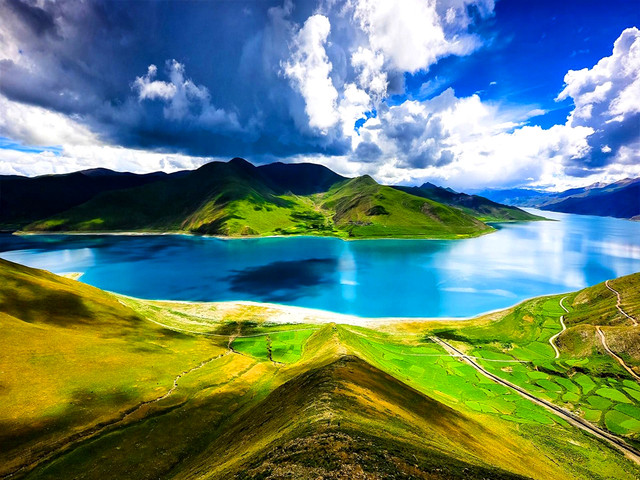 羊卓雍措即羊卓雍错,简称羊湖,与纳木措,玛旁雍措并称西藏三大圣湖
