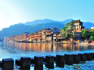 湖南鳳凰古城旅行團(tuán)_湖南鳳凰古城旅游最佳路線_湖南鳳凰古城旅游一次多少錢