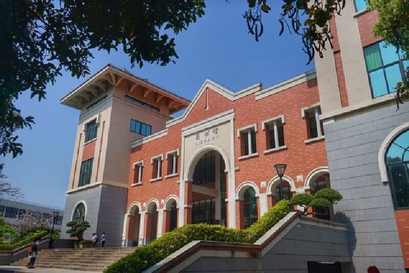 厦大的图书馆不仅外表洋气,图书管理和查询