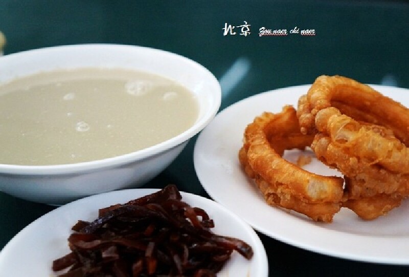 豆汁,焦圈,小咸菜,这是一组绝配