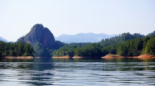 乘车经长浏高速—昌铜高速—铜鼓下高速赴江西铜鼓【天柱峰景区】