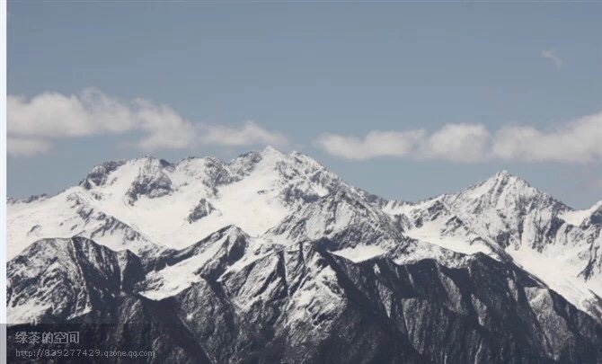 远处的雪山