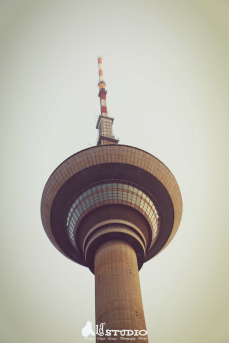 2米,占地300亩,为亚洲第四,中国第三高塔,高于北京的中央电视塔.