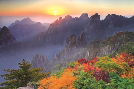 <黄山-宏村-屯溪老街3日游>春游黄山、上海高铁往返，含车票2晚市区5鉆栢景假日酒店连住、双世界遗产，宏村、黄山、含黄山往返景交38元纯玩