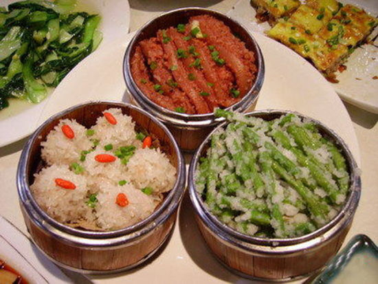 南阳蒸菜种类繁多,操作方便,色香味形俱佳,鲜嫩可口, 营养价值高,在