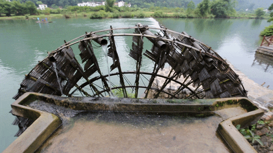 遇龙河                 很古老的水车,用水流的原理推动灌溉