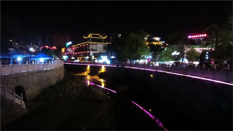 织金古城地灵人杰，名人辈出，现代著名政治活动家谌志笃等均出生在这里