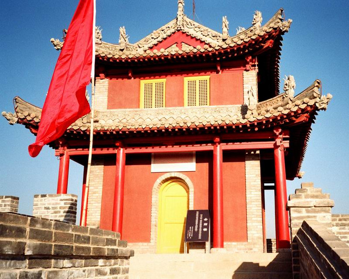 照片拍自甘肃省白银市会宁县的红军会师楼.