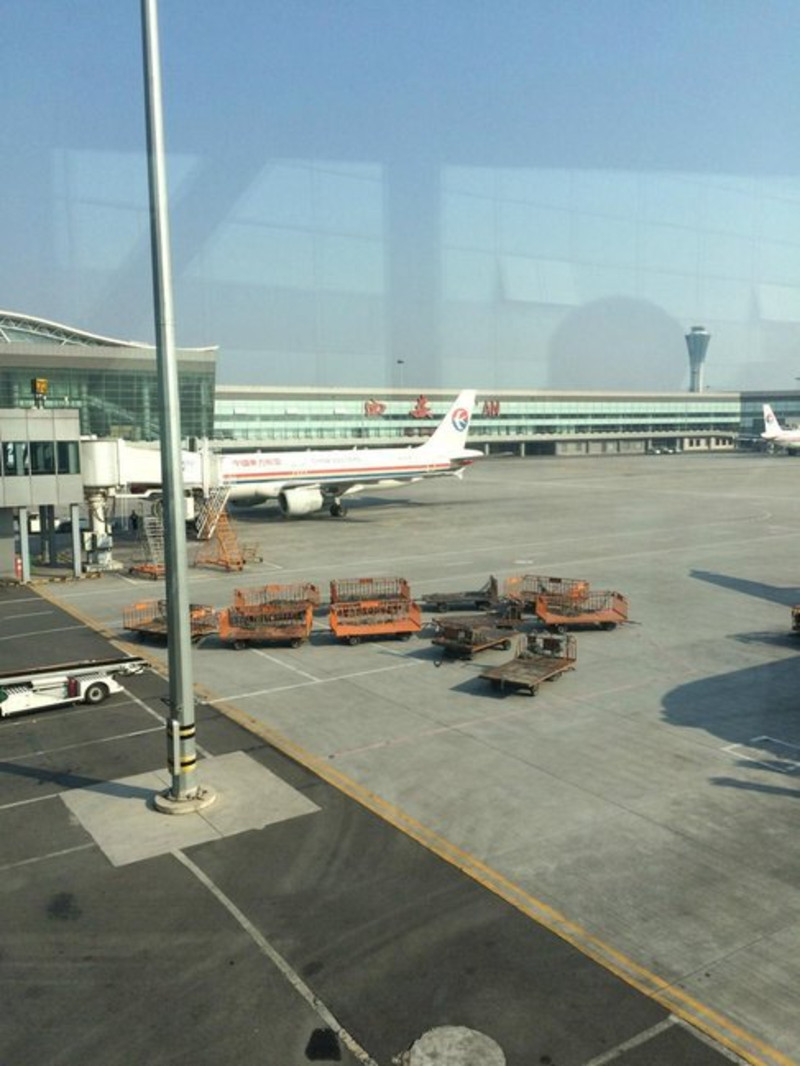 西安咸阳机场,准备下飞机  