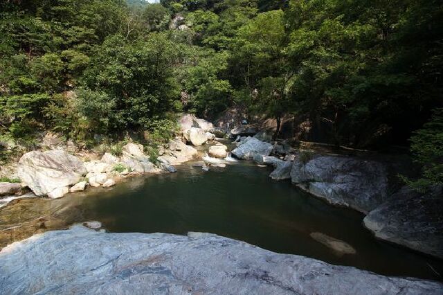 灵秀湖北英山龙潭河谷
