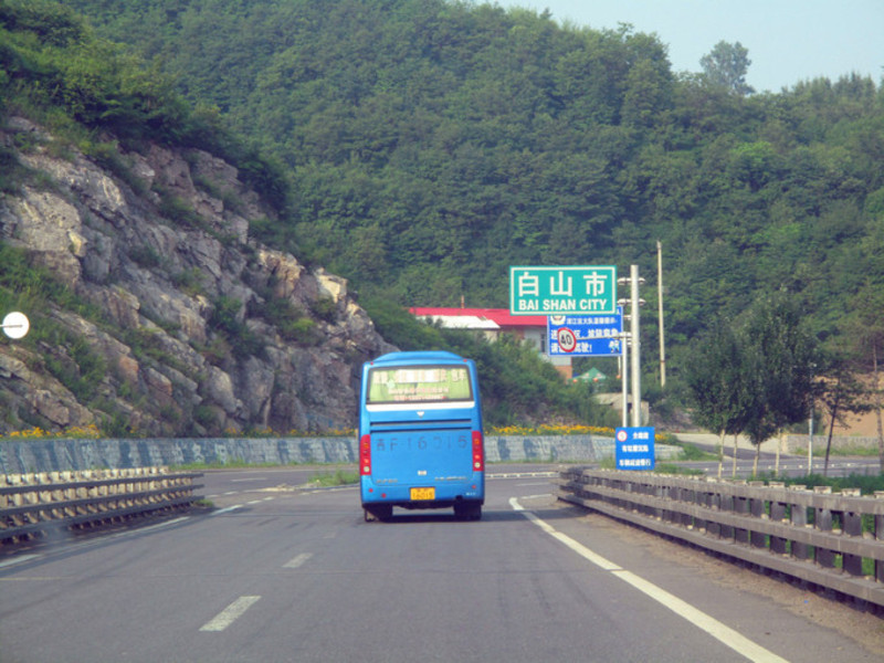 从沈阳到临江市路程有380公里,我们走的是沈吉高速