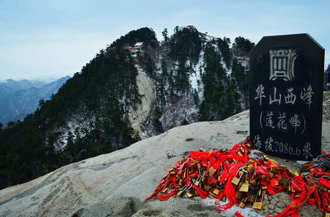 华山之巅体验"天下第一险"的壮丽(图)