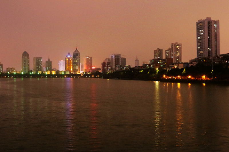 南湖公园的夜景,一瞬间让我宛若来到了