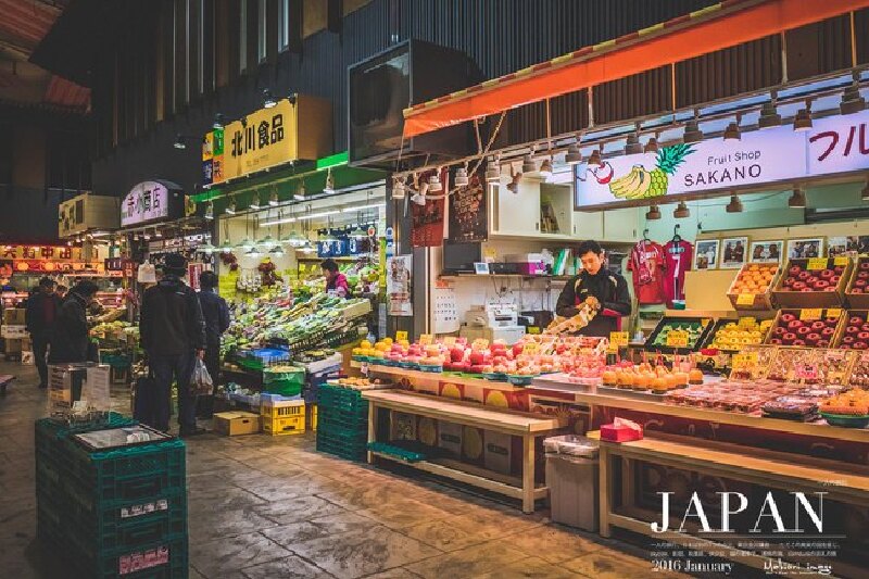 在这里有出售日本海新鲜鱼产的鲜鱼店,出售特产的蔬菜