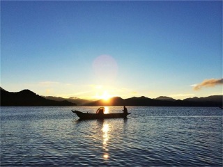 云南瀘沽湖跟團還是自由行_云南瀘沽湖最適合旅游的季節(jié)_云南瀘沽湖旅游組團